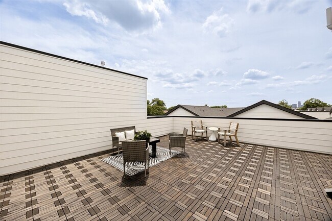 Building Photo - 5637 Live Oak St