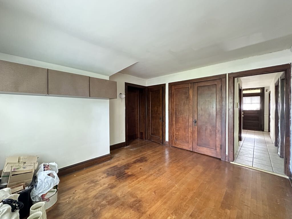 Building Photo - 733 Elm