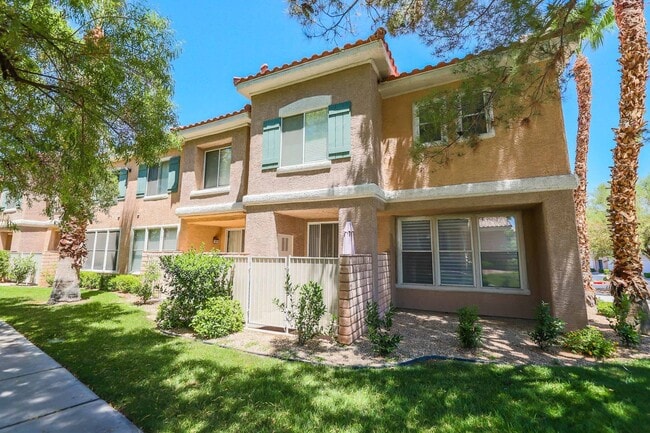 Building Photo - CUTE UPGRADED 3 BEDROOM CONDO IN HENDERSON!