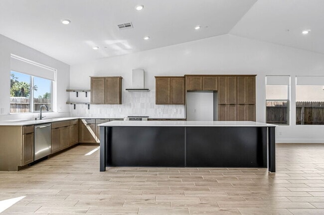 Building Photo - 7153 E Harvard Ave