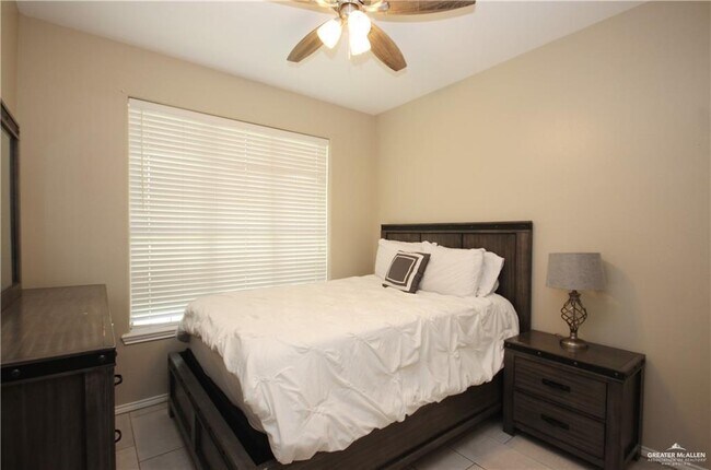 Building Photo - 15 Flamingo Ave