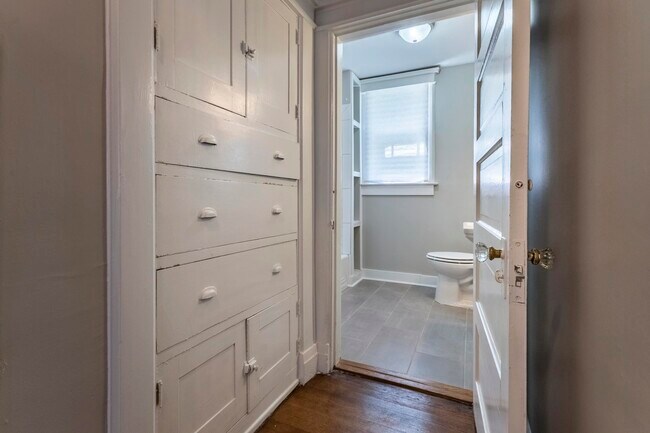 Building Photo - 1553 North Pkwy