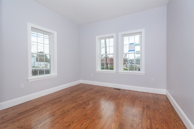 Building Photo - 72 Buttonwood St