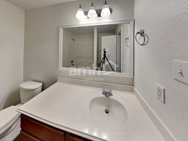 Building Photo - 715 Rodeo Ranch