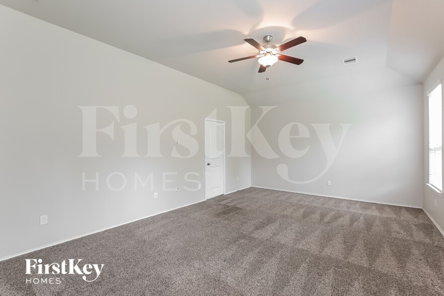 Building Photo - 4711 Creekside Hvn Trl