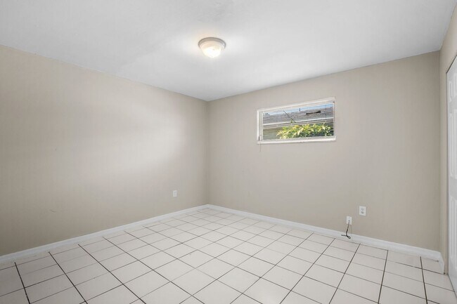 Building Photo - 1706-1708 Cypress Dr