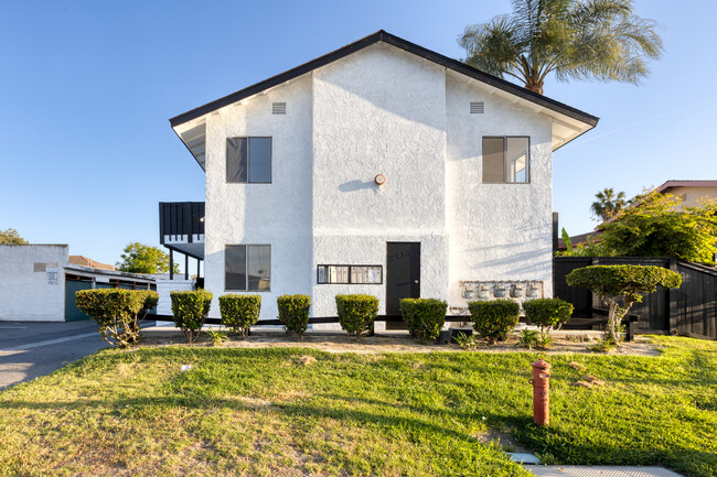 Primary Photo - 3296 Franklin Ave