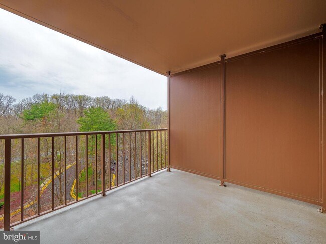 Building Photo - 10101 Grosvenor Pl