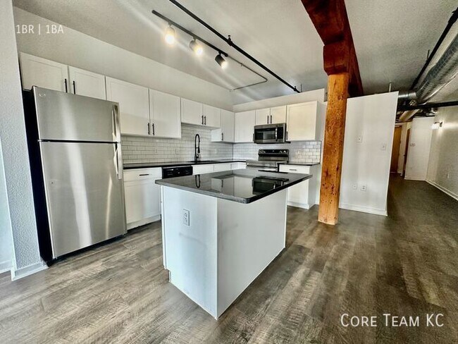 Primary Photo - Renovated River Market Loft For Rent!