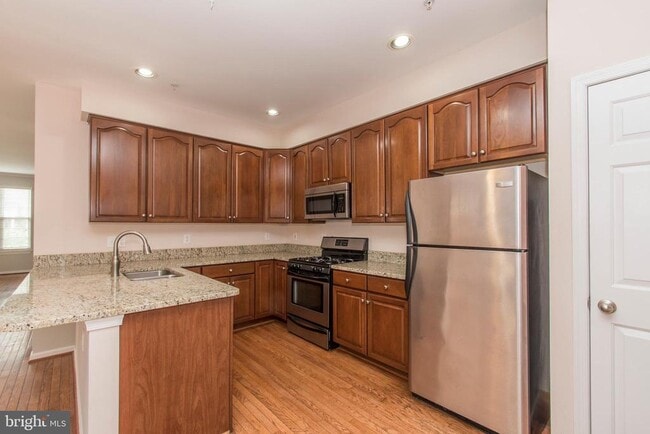 Building Photo - 117 Longpoint Way