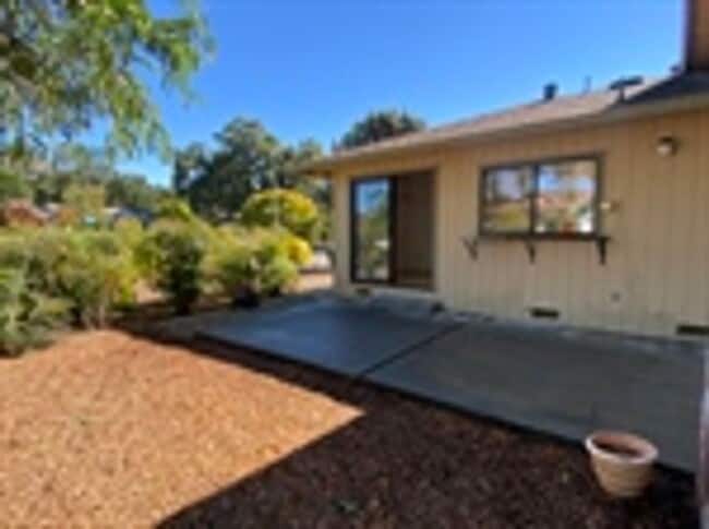 Building Photo - 8835 Hood Mountain Cir