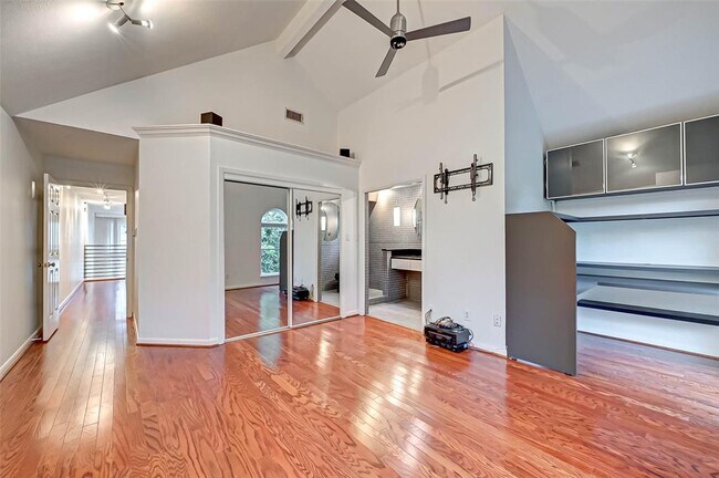 Building Photo - 1551 Cortlandt St