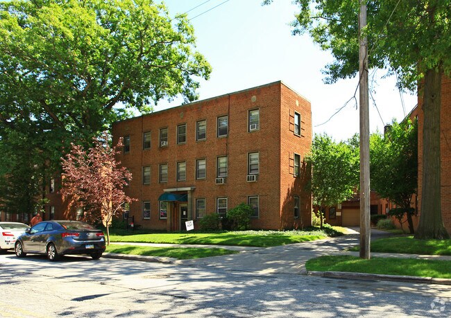 Primary Photo - Edgewater Apartment Complex