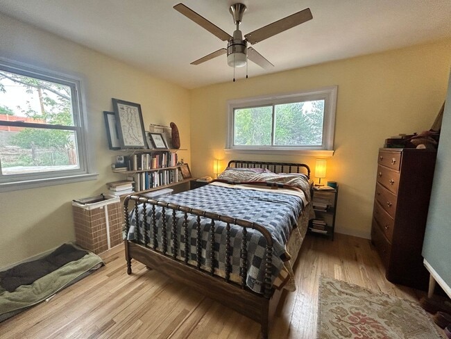 Building Photo - $0 DEPOSIT OPTION. Quaint 2 Bed, 1 Bath Ra...