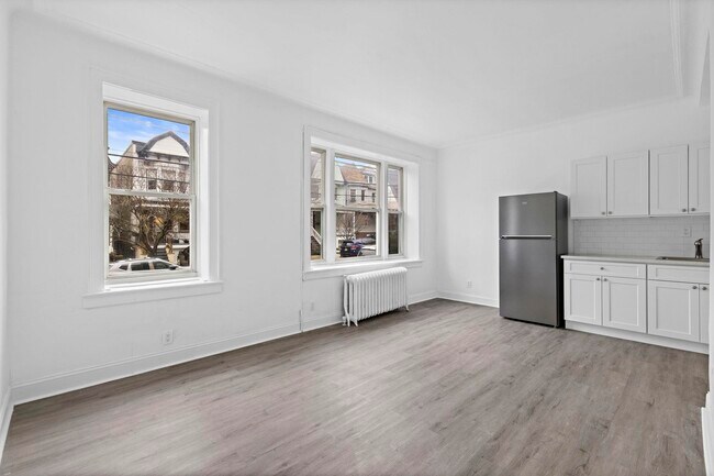 Building Photo - 137 Kensington Ave