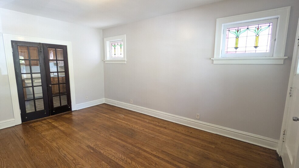 Building Photo - 5042 Mardel Ave
