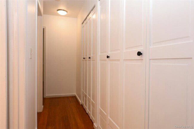 Building Photo - 259 Village Ct