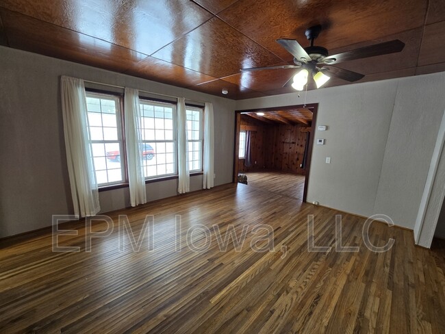 Building Photo - 304 N Nesbit Rd