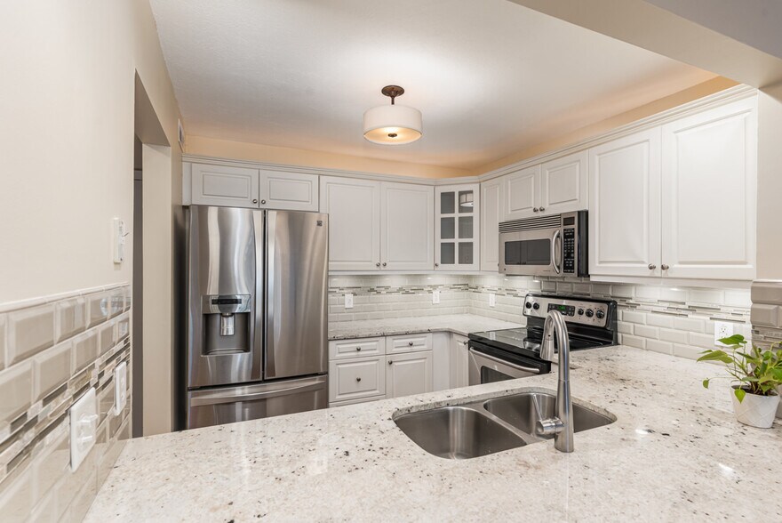 Building Photo - 1011 Nicholwood Dr