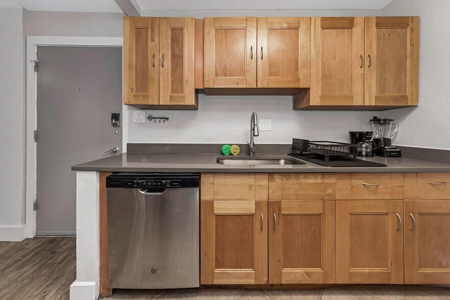 Building Photo - 4311 W Cleveland St