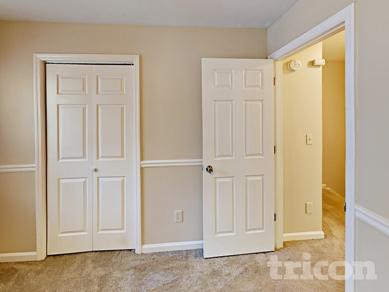 Building Photo - 4680 Woodglen Ct