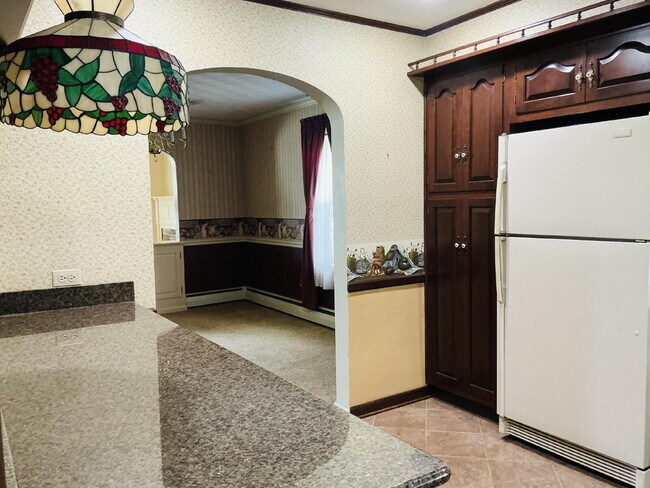 Building Photo - "Charming 3-Bedroom Home with 2 Full Baths...