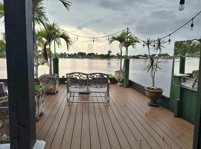 Primary Photo - 5741 SW 24th Ave