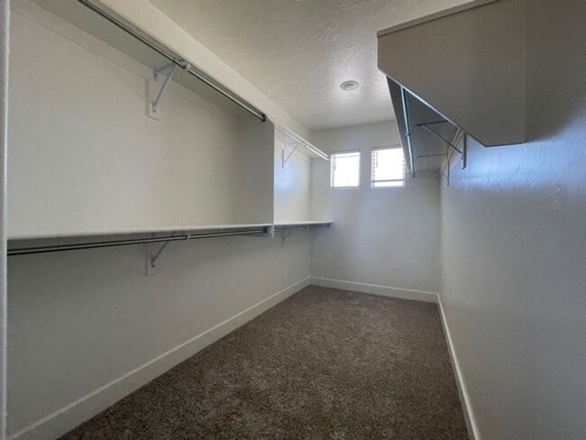 Building Photo - Desert Bluff 4 Bed Home!