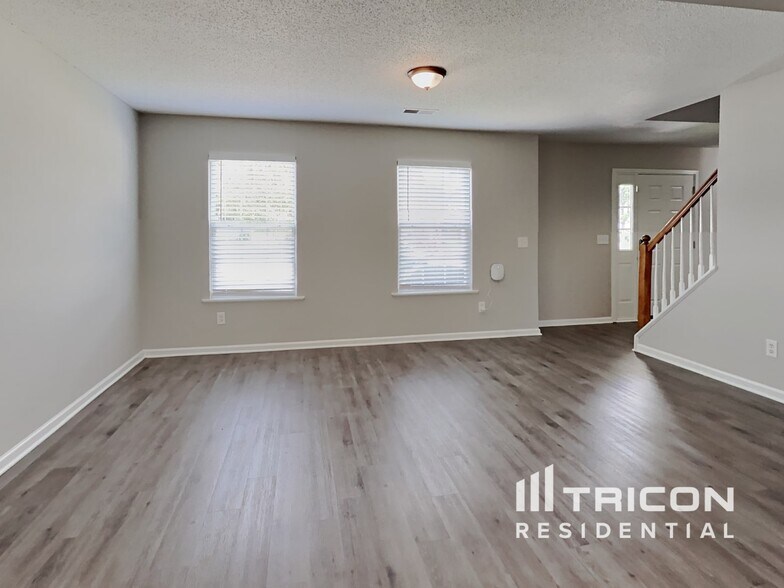 Building Photo - 142 Quiet Grove Dr