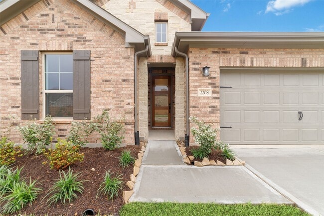 Building Photo - 2208 Inglenook Grv Dr