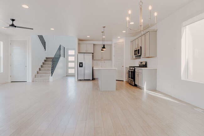Building Photo - Stunning 4 Bedroom Home in Lehi with Great Amenities!