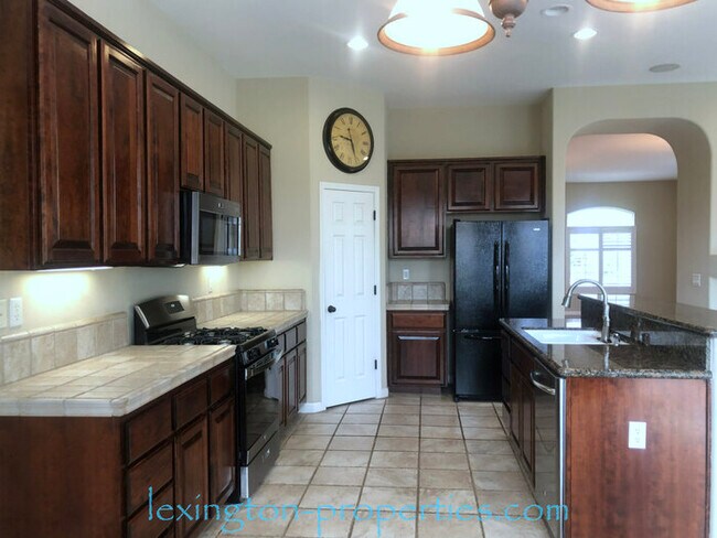 Building Photo - Stunning, 3 Bed, 2 Bath, +Office, Home near Gayaldo Park in Rocklin!