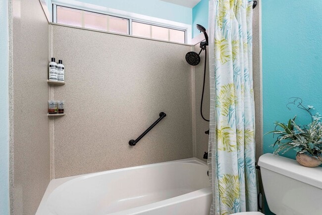 Building Photo - 2 Bedroom 2 Bathroom Fully Furnished Condo