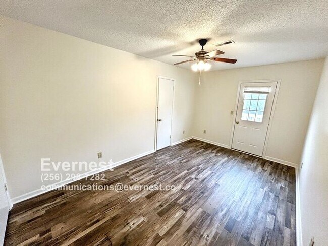 Building Photo - 2-Bedroom Home with Modern Amenities Near ...