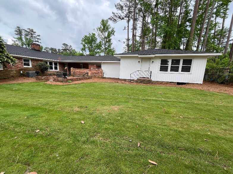 Building Photo - 3517 Jamaica Dr