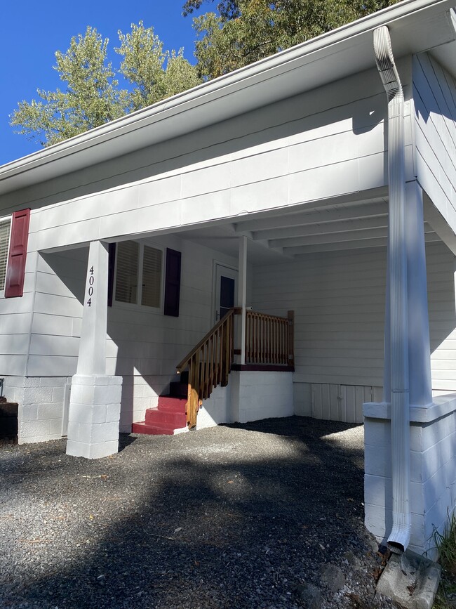 Building Photo - 4004 Luwana Ln