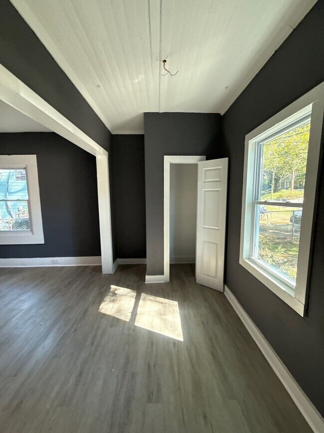 Building Photo - Fully Renovated Home in Binghampton – Section 8 Welcome!