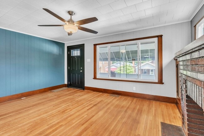 Building Photo - 2 Bed 1 Bath in Rochester, PA