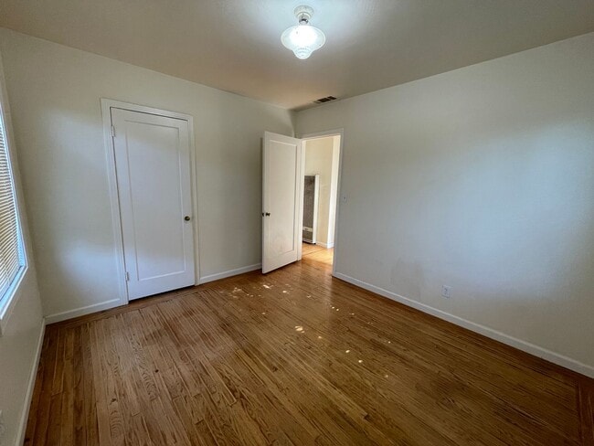 Building Photo - Charming 3-Bedroom, 1-Bathroom Home for Re...