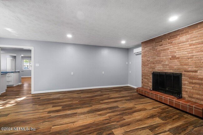 Building Photo - 4007 Aldington Dr