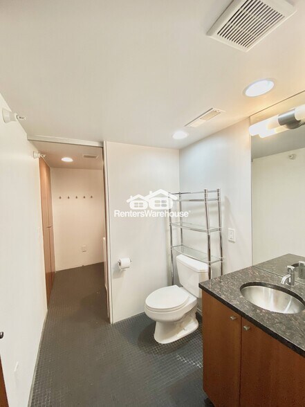 Building Photo - 520 1/2 Grand Ave