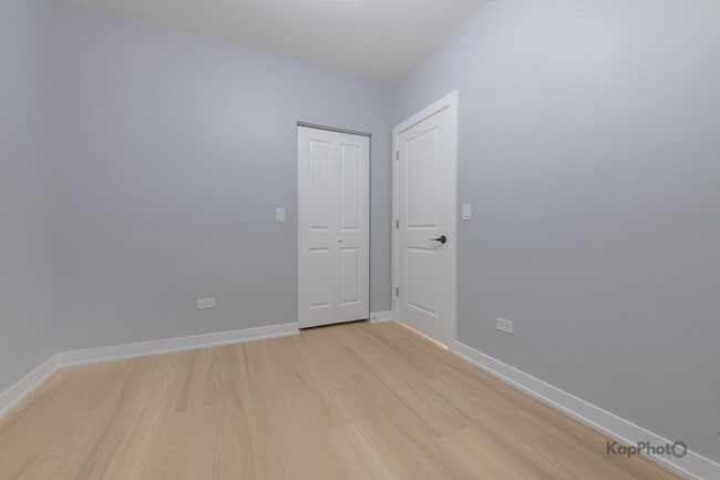 Building Photo - 2821 S Emerald Ave