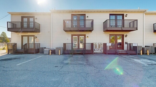 Building Photo - 383 W North St