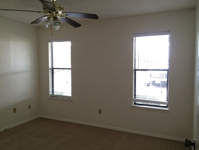 Building Photo - FEEL AT HOME AT LAKE SHORE VILLAS *Upstairs*