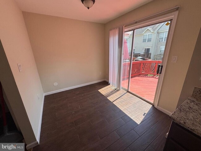 Building Photo - 6007 Rose Bay Dr