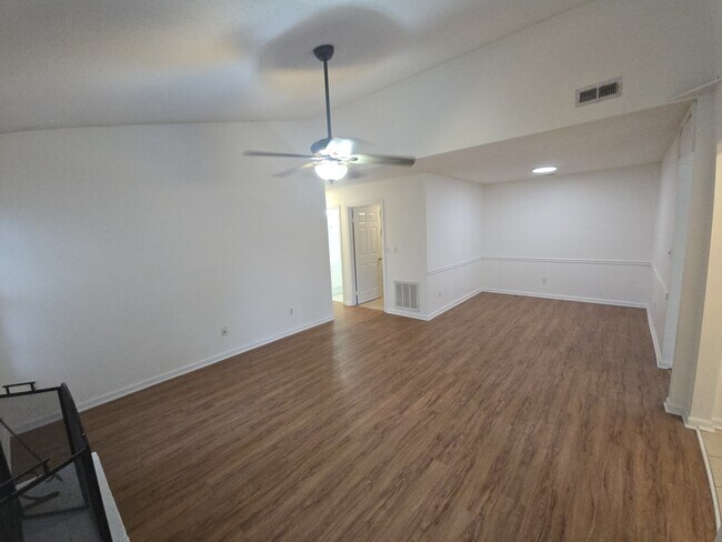 Building Photo - 4016 Rainbow Dr