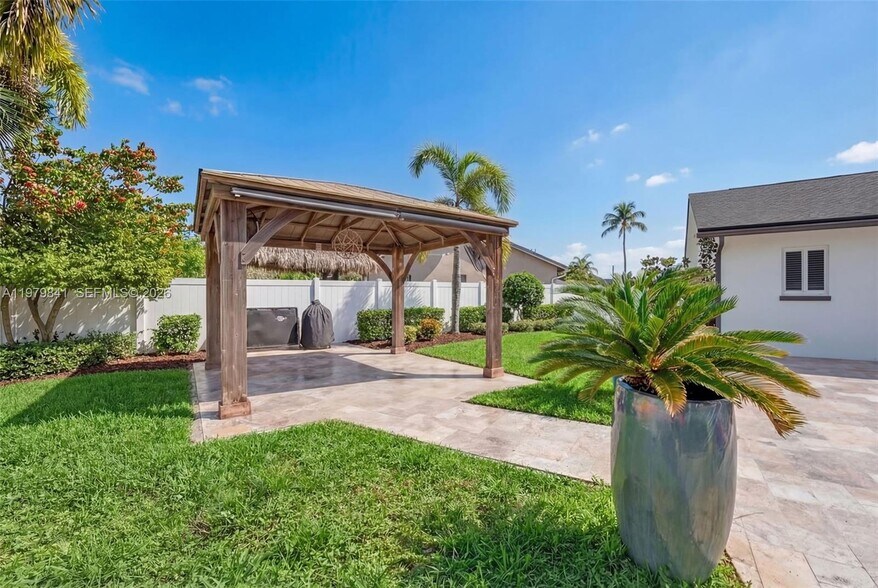 Building Photo - 8695 SW 51st Pl