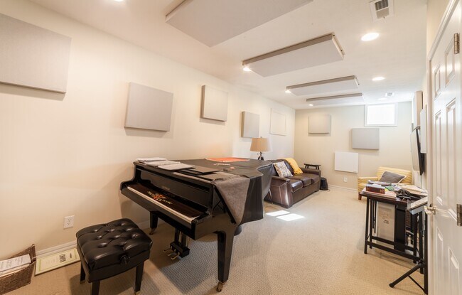 Building Photo - Available Sept 4th, 2026!