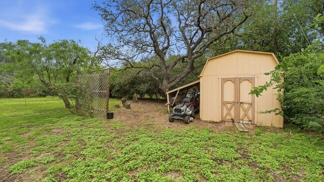 Building Photo - 10703 Bar X Trail