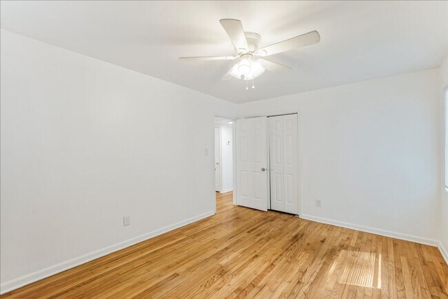 Building Photo - 205 Juniper Dr